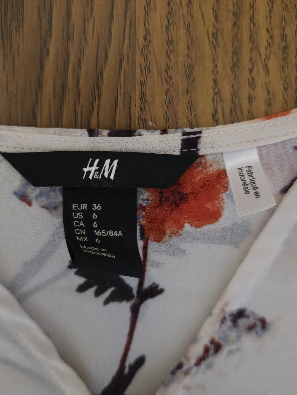 H&M Size 6 Cherry Blossom Floral Button Down Blouse Flowy Lightweight Top D79 - Picture 5 of 9